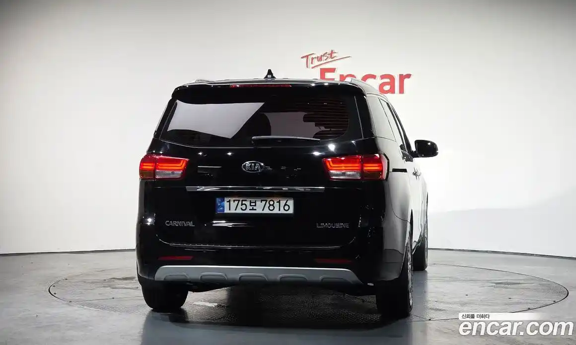 Kia Canival 2018 2.2 Автомат в Москве № 121987, фото 11