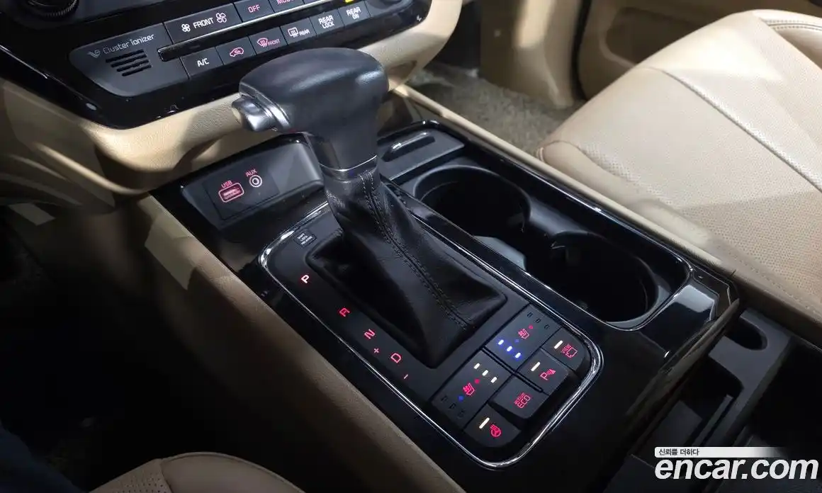 Kia Canival 2018 2.2 Автомат в Москве № 121987, фото 13