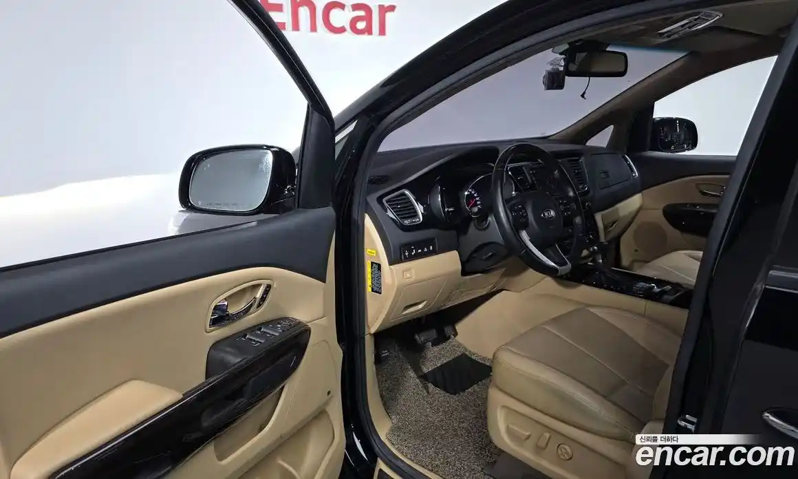 Kia Canival 2018 2.2 Автомат в Москве № 121987, фото 16