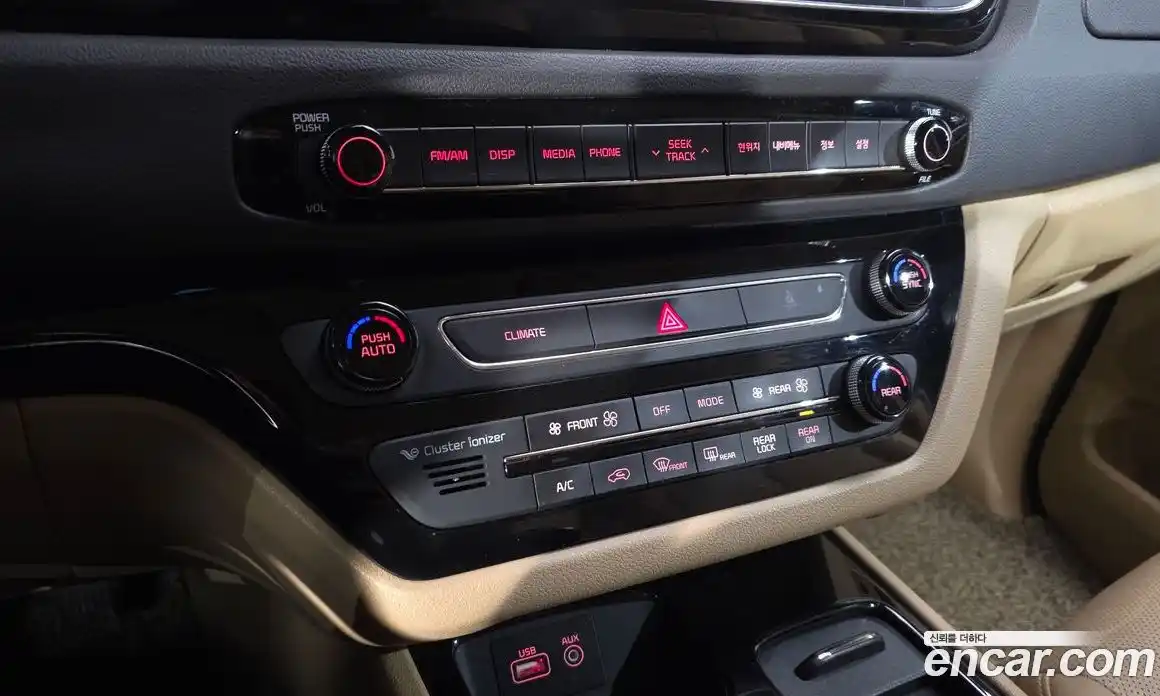 Kia Canival 2018 2.2 Автомат в Москве № 121987, фото 18