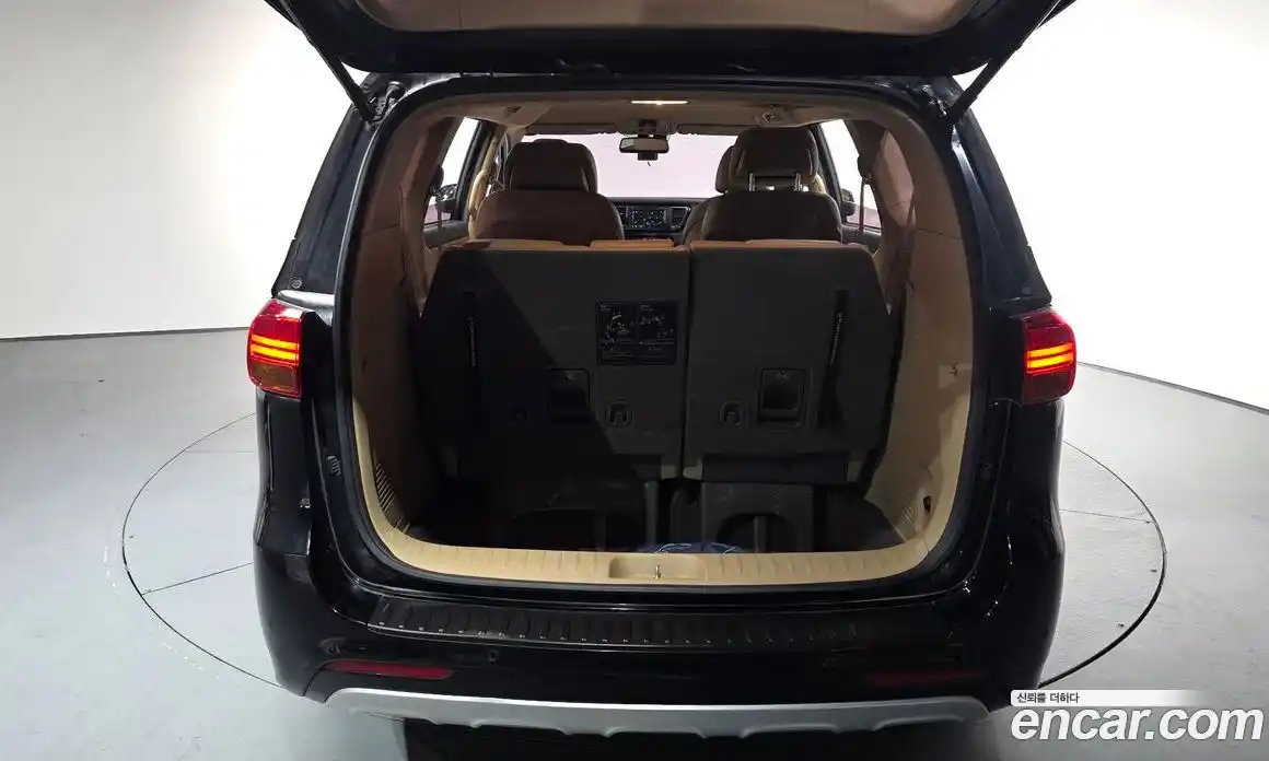 Kia Canival 2018 2.2 Автомат в Москве № 121987, фото 19