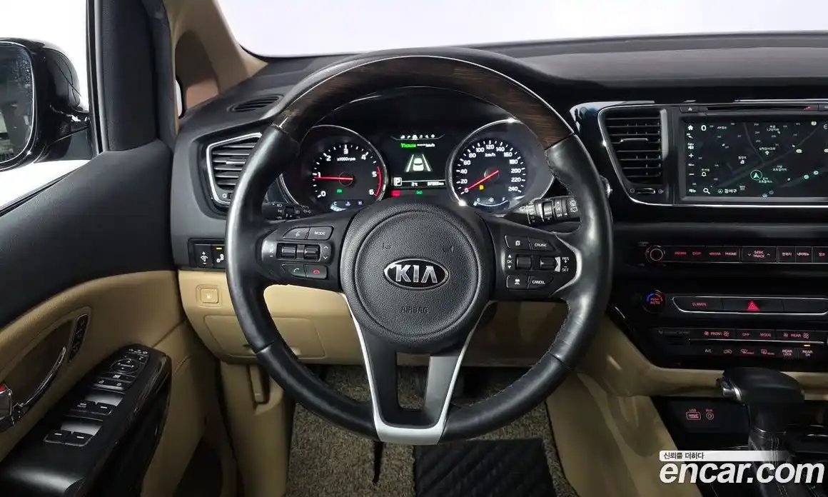 Kia Canival 2018 2.2 Автомат в Москве № 121987, фото 4