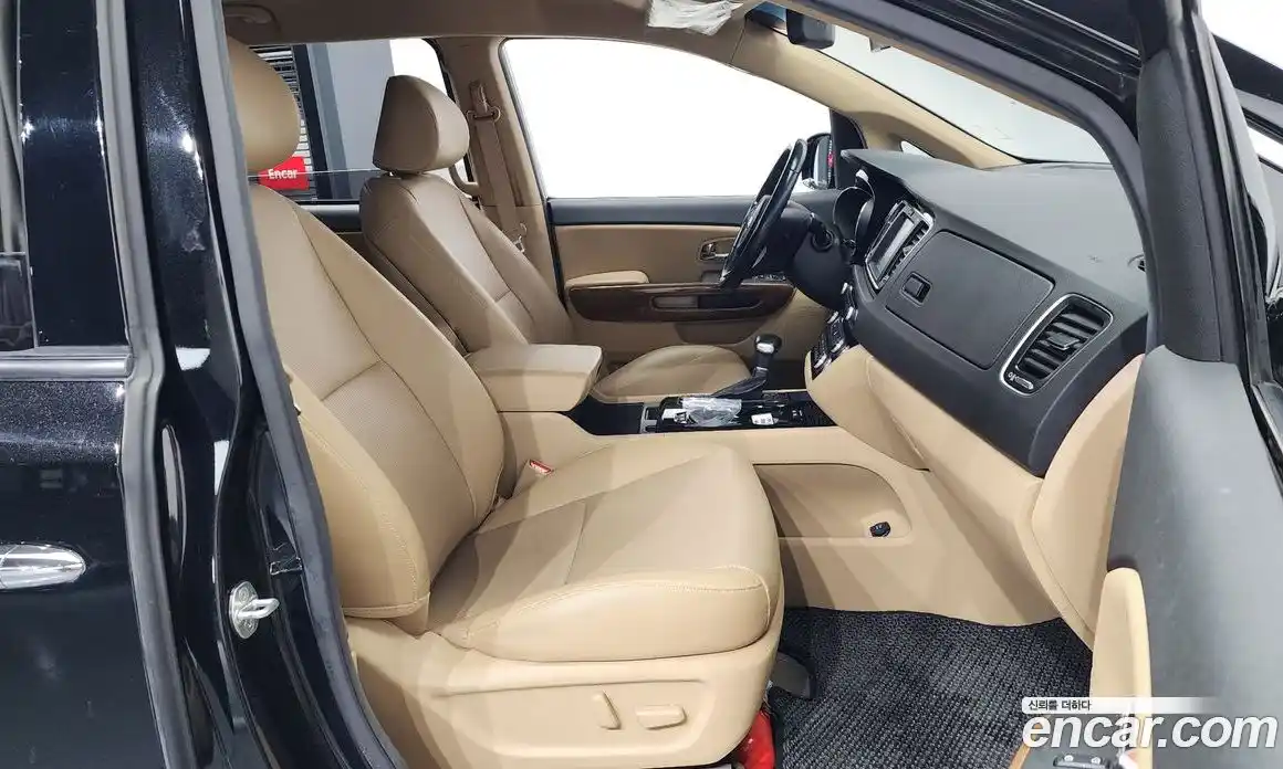 Kia Canival 2017 2.2 Автомат в Москве № 133501, фото 16