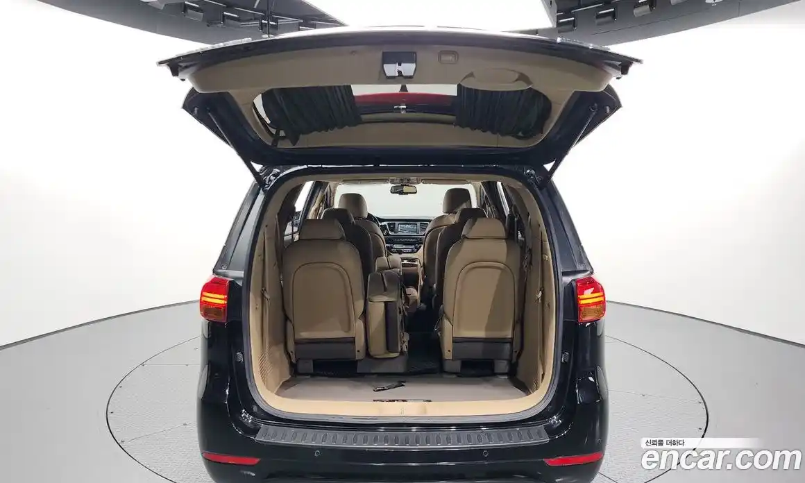 Kia Canival 2017 2.2 Автомат в Москве № 133501, фото 20