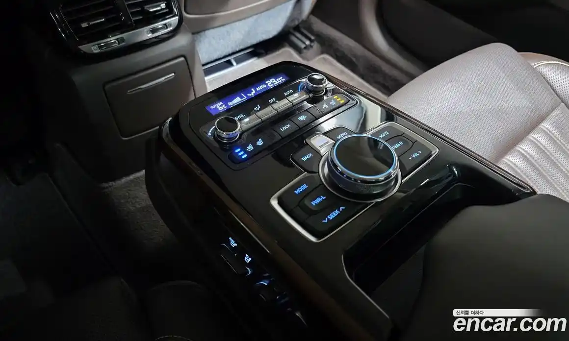 Genesis EQ900 2016 5.0 Автомат в Москве № 13421, фото 17