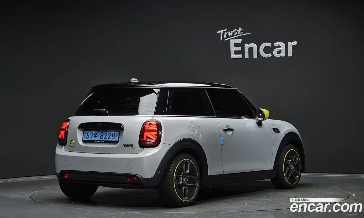 Mini Cooper 2022 Автомат в Москве № 141117, фото 16