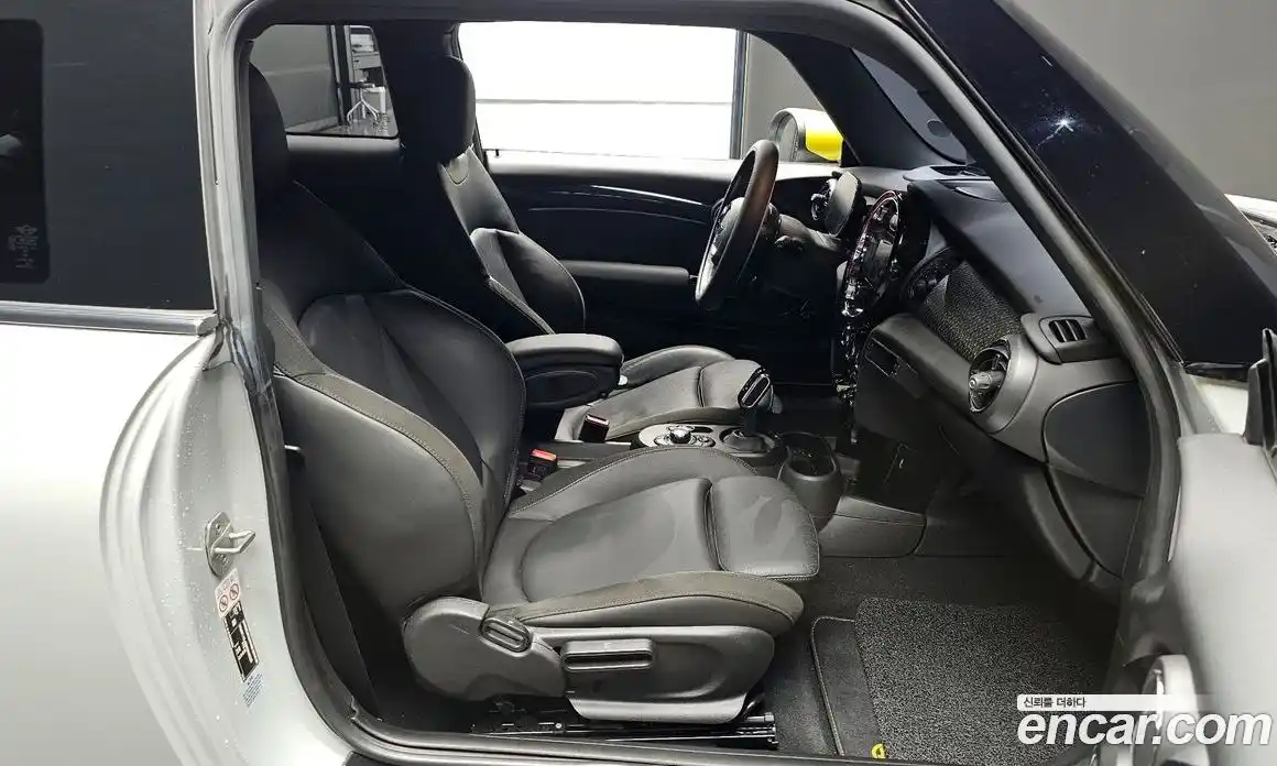 Mini Cooper 2022 Автомат в Москве № 141117, фото 18