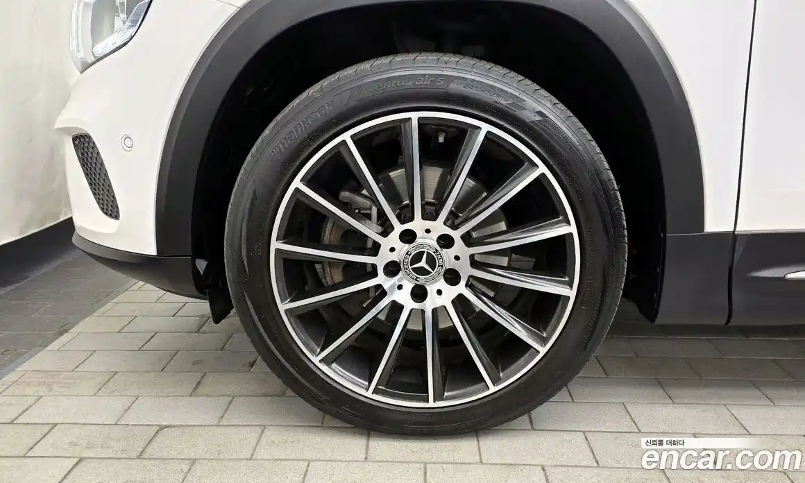 Mercedes-Benz GLB-Class 2020 2.0 Автомат в Москве № 160986, фото 16