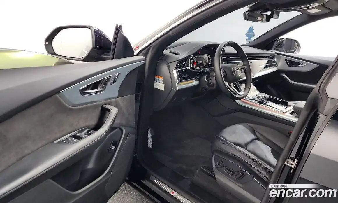 Audi Q8 2021 3.0 Автомат в Москве № 163229, фото 1