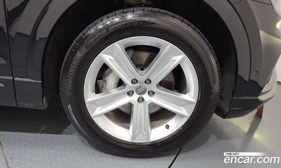 Audi Q8 2021 3.0 Автомат в Москве № 163229, фото 18