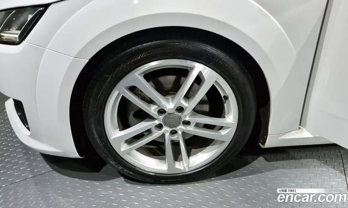 Audi TT 2016 2.0 Автомат в Москве № 163451, фото 3