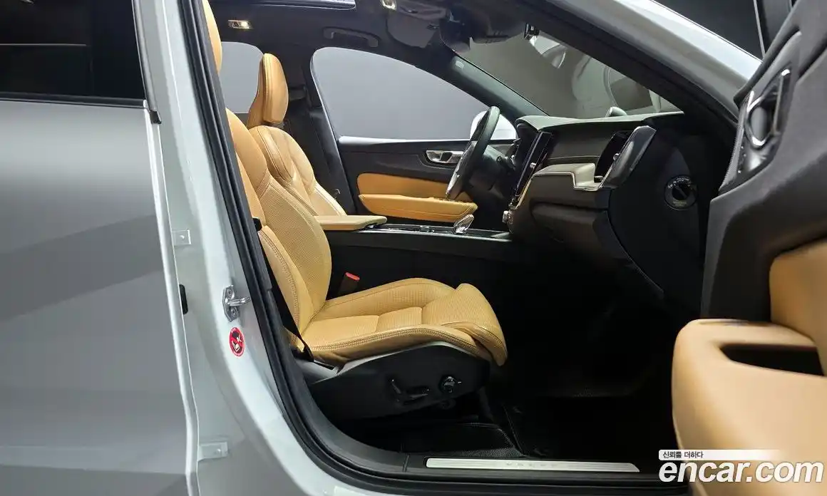 Volvo XC60 2021 2.0 Автомат в Москве № 164470, фото 16