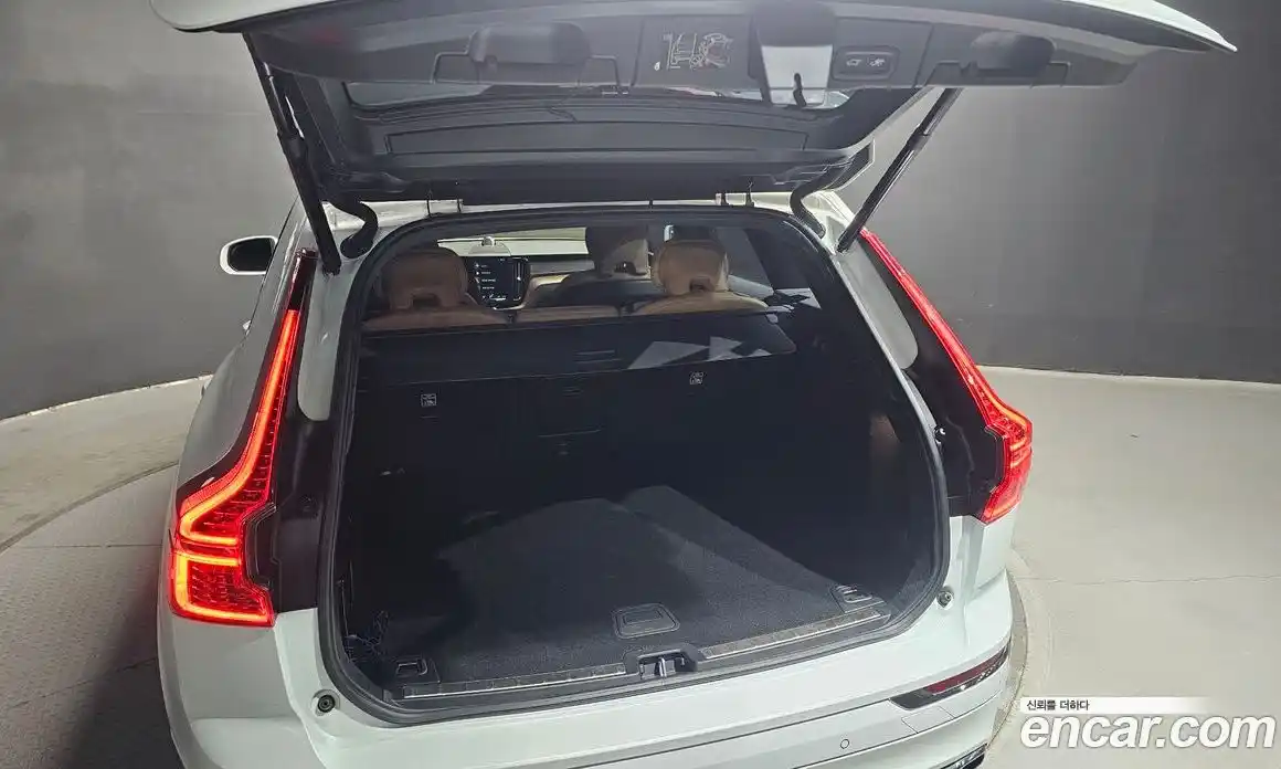 Volvo XC60 2021 2.0 Автомат в Москве № 164470, фото 5