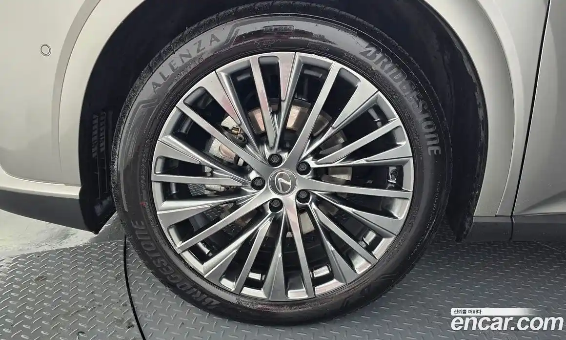 Lexus RX 2024 2.5 Автомат в Москве № 168065, фото 13