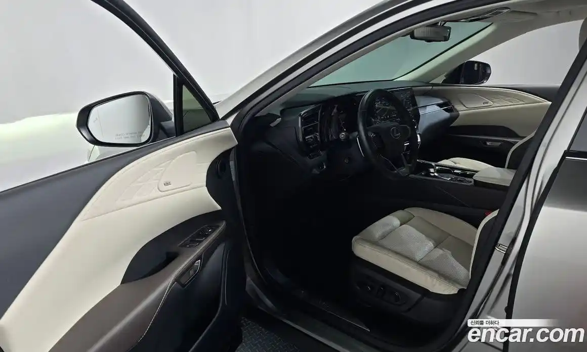 Lexus RX 2024 2.5 Автомат в Москве № 168065, фото 6