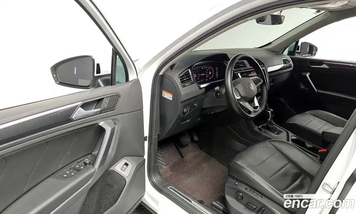 Volkswagen Tiguan 2021 2.0 Автомат в Москве № 168894, фото 8