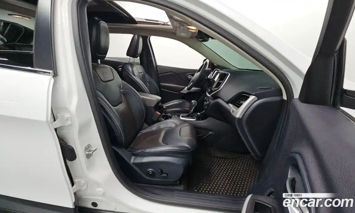 Jeep Cherokee 2017 2.2 Автомат в Москве № 169738, фото 18