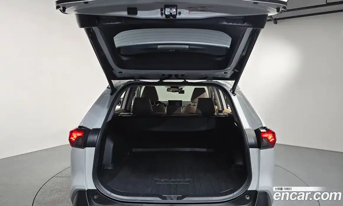 Toyota RAV4 2023 2.5 Автомат в Москве № 170215, фото 11