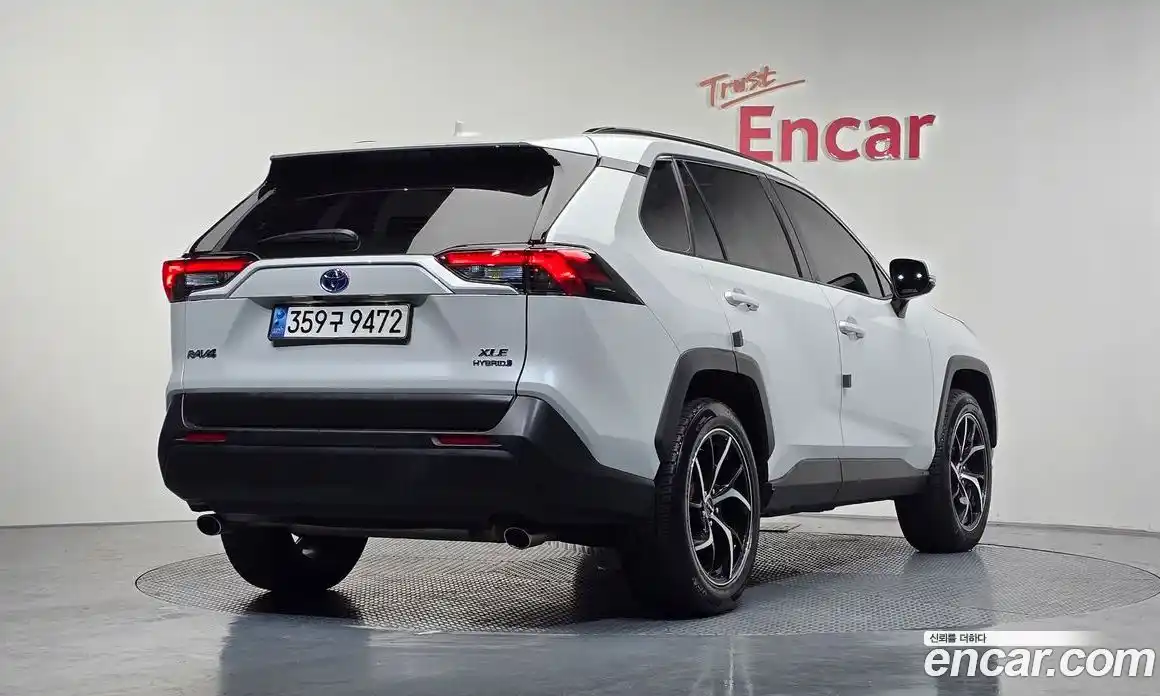 Toyota RAV4 2023 2.5 Автомат в Москве № 170215, фото 5