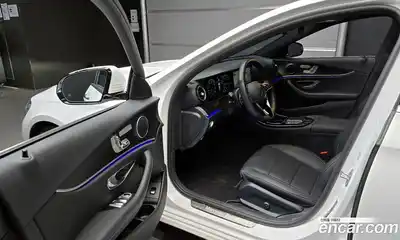 Mercedes-Benz E-Class 2022 2.0 Автомат в Москве № 176648, миниатюра 12