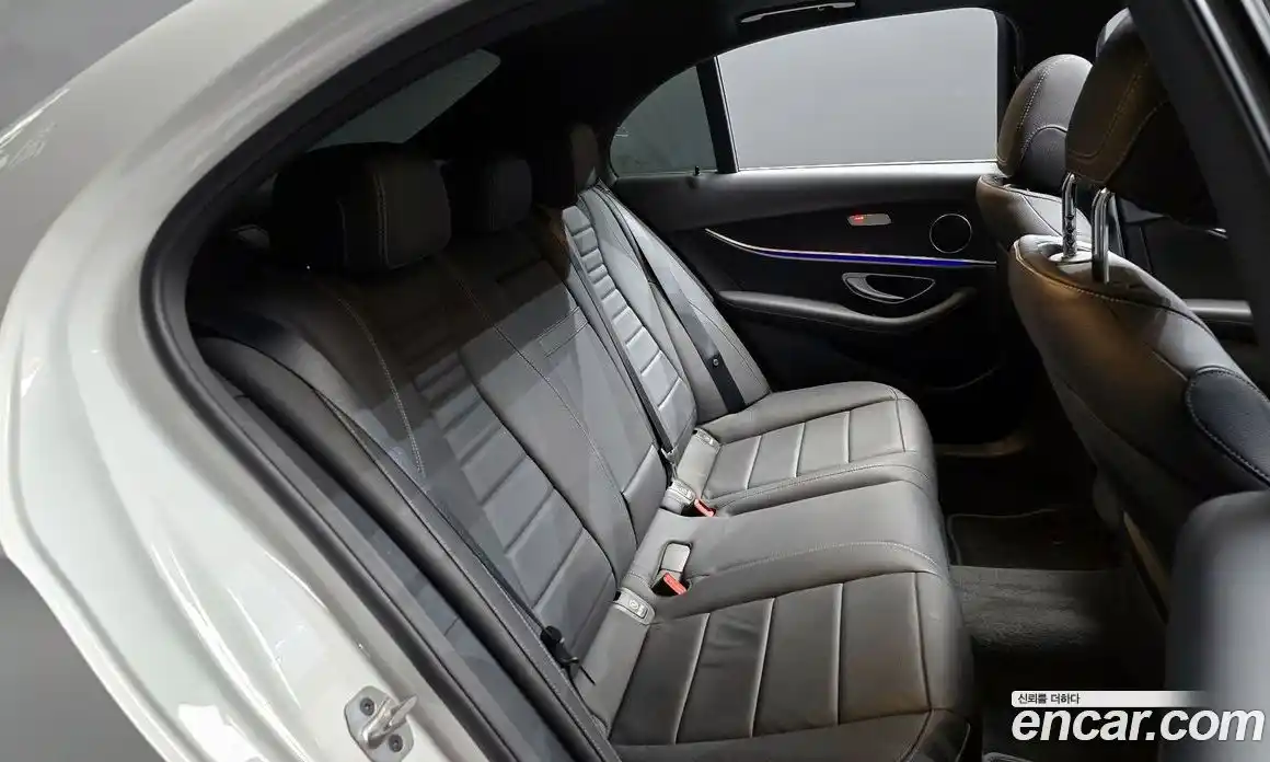 Mercedes-Benz E-Class 2022 2.0 Автомат в Москве № 176648, фото 5