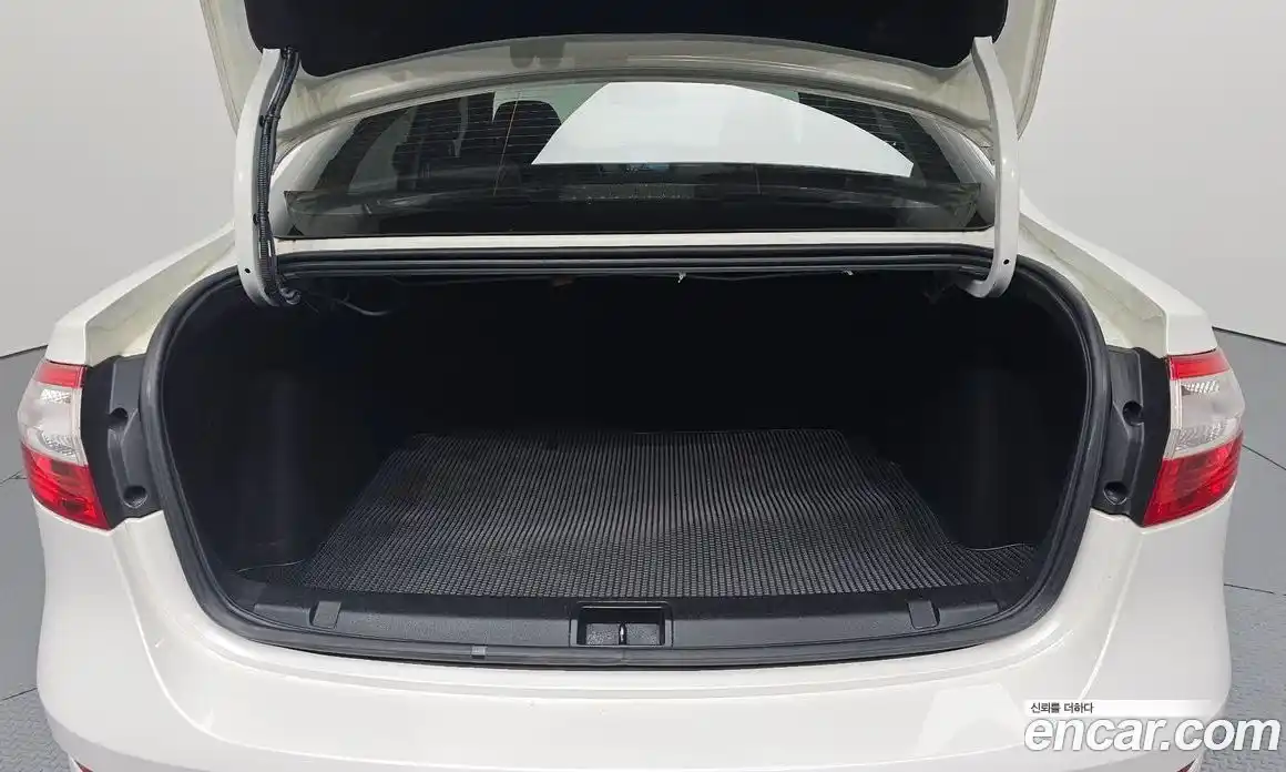 Renault SM3 2012 1.6 Автомат в Москве № 183867, фото 10