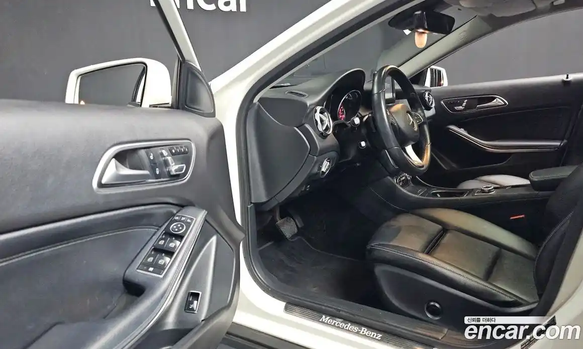 Mercedes-Benz GLA-Class 2018 2.0 Автомат в Москве № 194707, фото 14