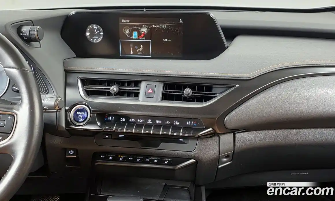 Lexus UX 2019 2.0 Автомат в Москве № 198886, фото 18