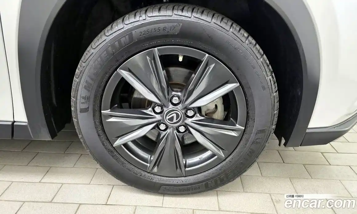 Lexus UX 2019 2.0 Автомат в Москве № 198886, фото 3