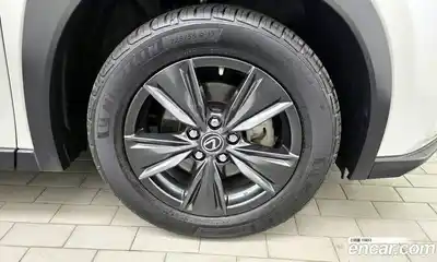 Lexus UX 2019 2.0 Автомат в Москве № 198886, миниатюра 3