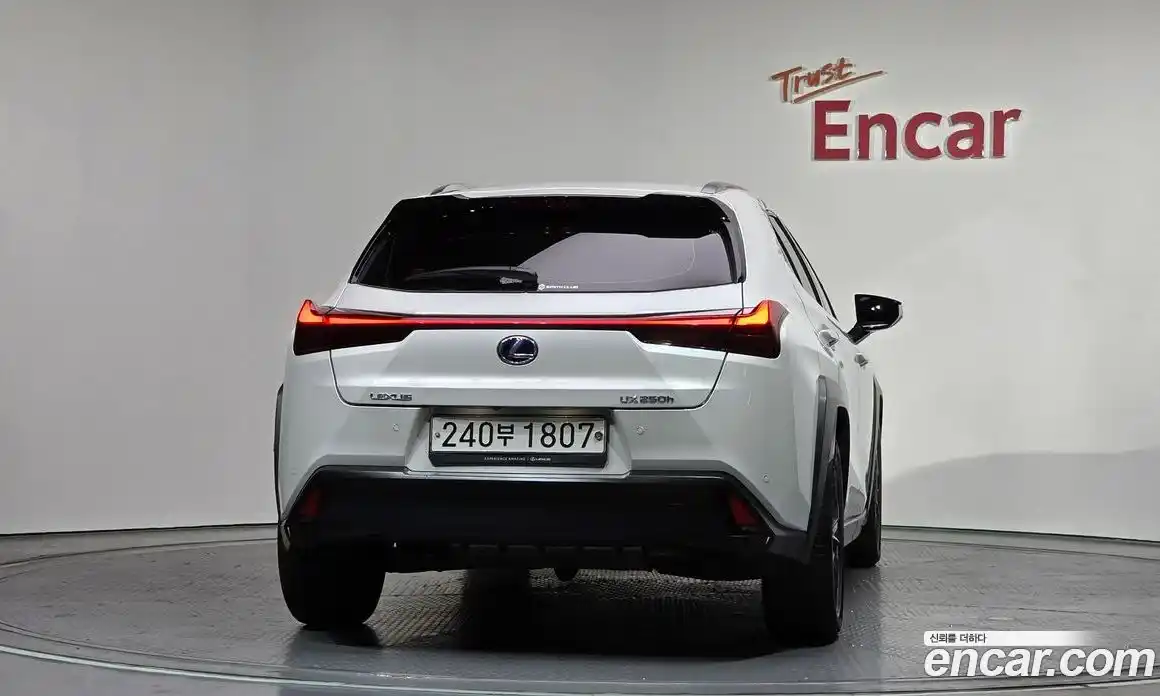 Lexus UX 2019 2.0 Автомат в Москве № 198886, фото 7