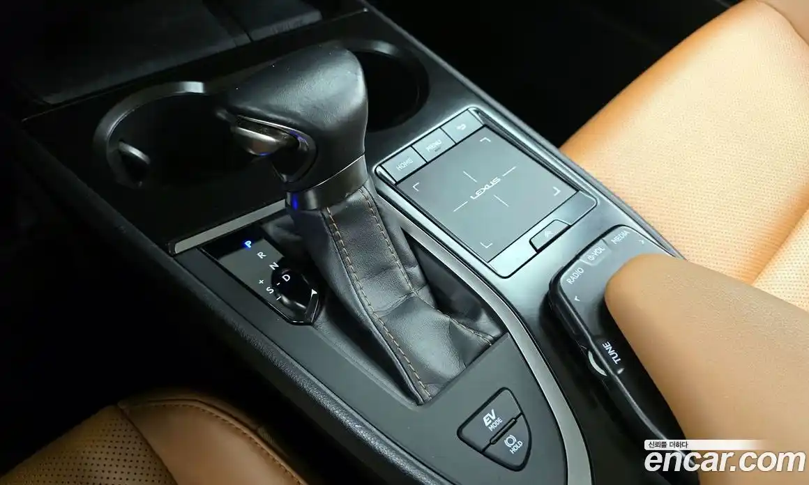 Lexus UX 2019 2.0 Автомат в Москве № 198886, фото 8