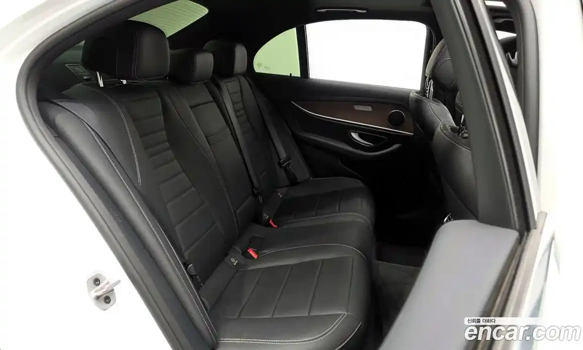 Mercedes-Benz E-Class 2022 2.0 Автомат в Москве № 206708, фото 11