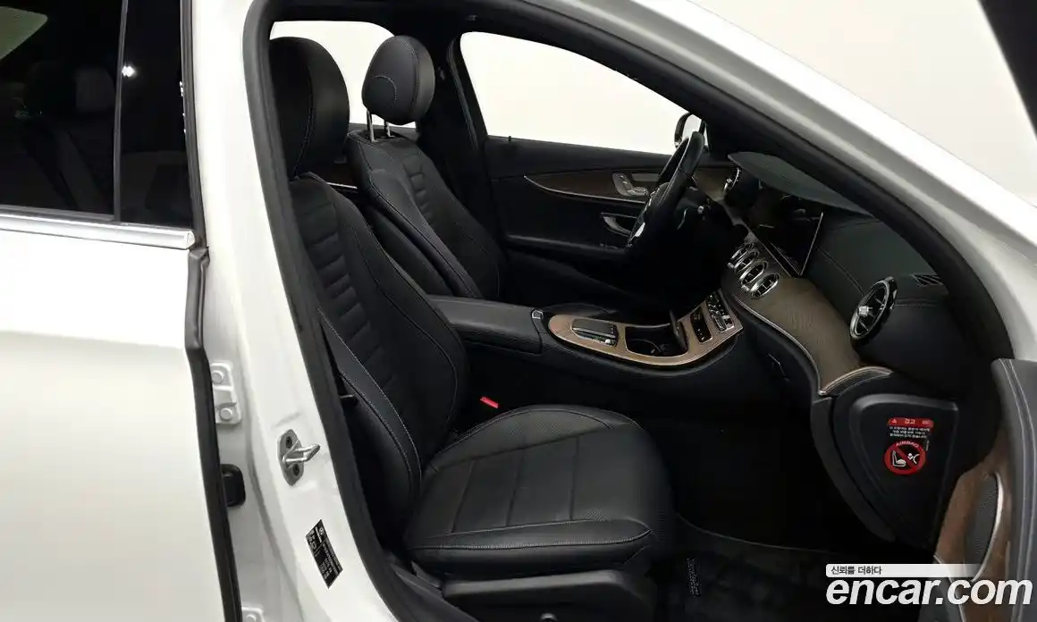 Mercedes-Benz E-Class 2022 2.0 Автомат в Москве № 206708, фото 9