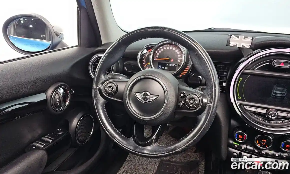 Mini Cooper 2015 1.5 Автомат в Москве № 207283, фото 16