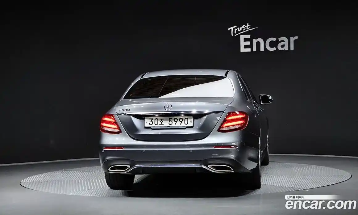 Mercedes-Benz E-Class 2019 2.0 Автомат в Москве № 211984, фото 3