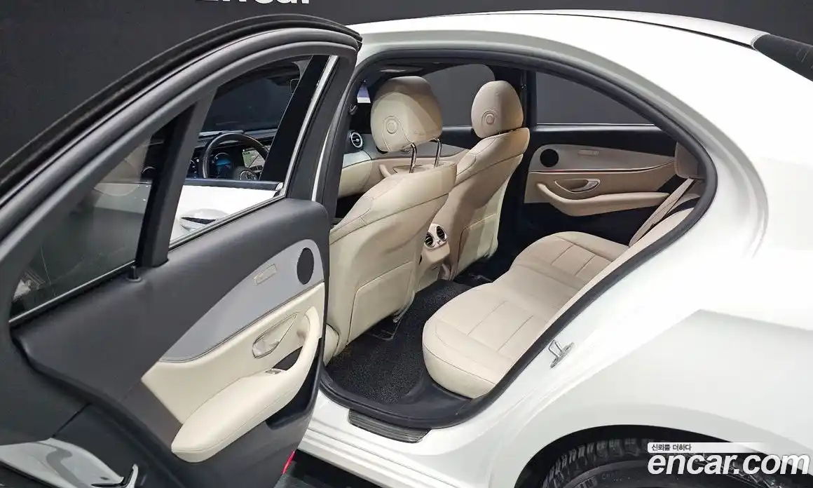 Mercedes-Benz E-Class 2021 2.0 Автомат в Москве № 212001, фото 7