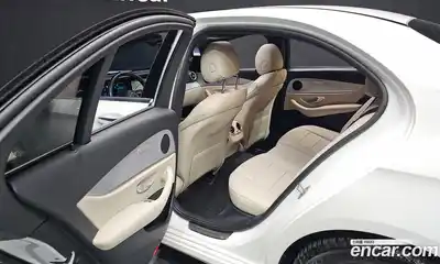 Mercedes-Benz E-Class 2021 2.0 Автомат в Москве № 212001, миниатюра 7