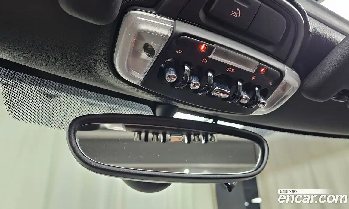 Mini Cooper Convertible 2019 2.0 Автомат в Москве № 213457, фото 13