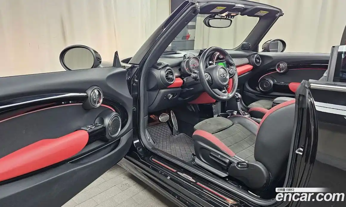 Mini Cooper Convertible 2019 2.0 Автомат в Москве № 213457, фото 15