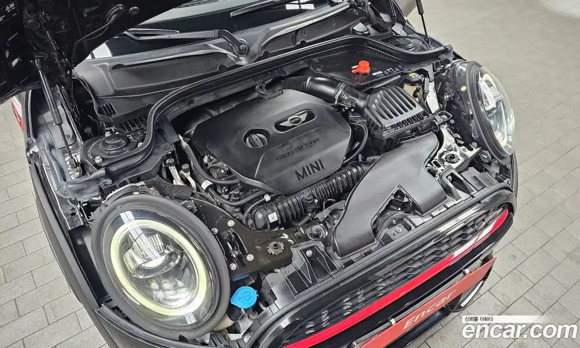 Mini Cooper Convertible 2019 2.0 Автомат в Москве № 213457, фото 16