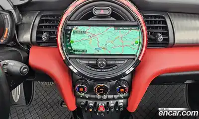 Mini Cooper Convertible 2019 2.0 Автомат в Москве № 213457, миниатюра 3