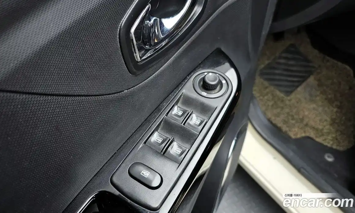 Renault QM3 2015 1.5 Автомат в Москве № 242926, фото 3