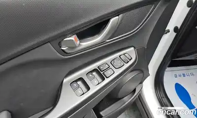 Hyundai Kona 2020 1.6 Автомат в Москве № 2430, миниатюра 9