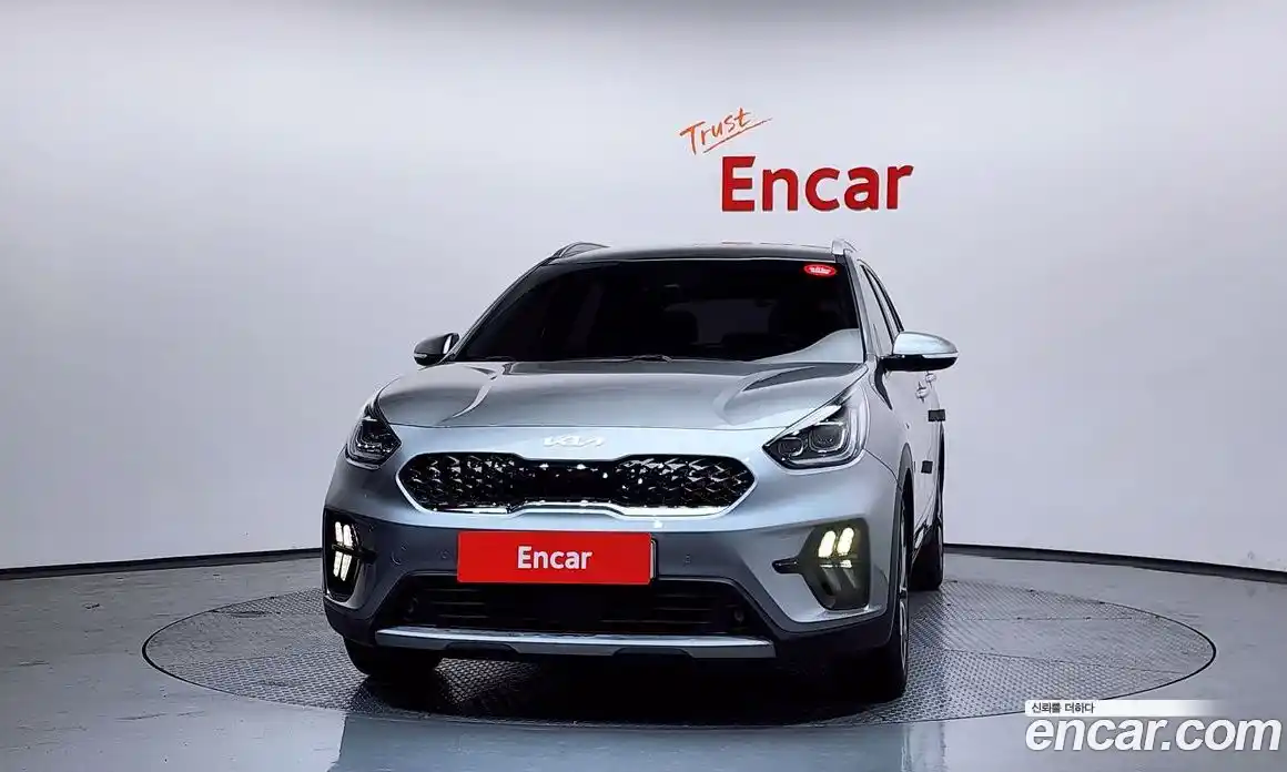 Kia Niro 2022 1.6 Автомат в Москве № 249773, фото 1