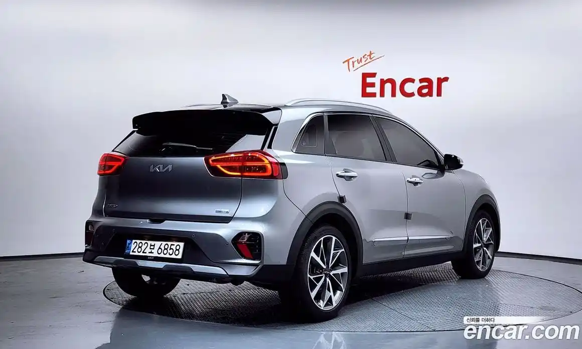 Kia Niro 2022 1.6 Автомат в Москве № 249773, фото 14