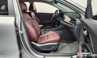 Kia Niro 2022 1.6 Автомат в Москве № 249773, миниатюра 3