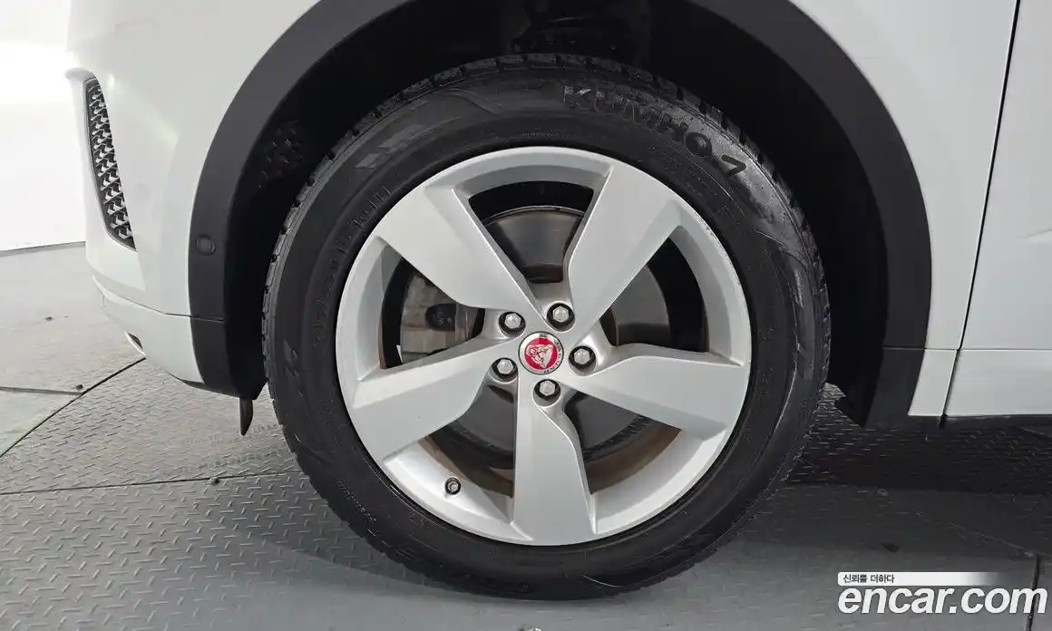 Jaguar E-Pace 2018 2.0 Автомат в Москве № 256048, фото 11