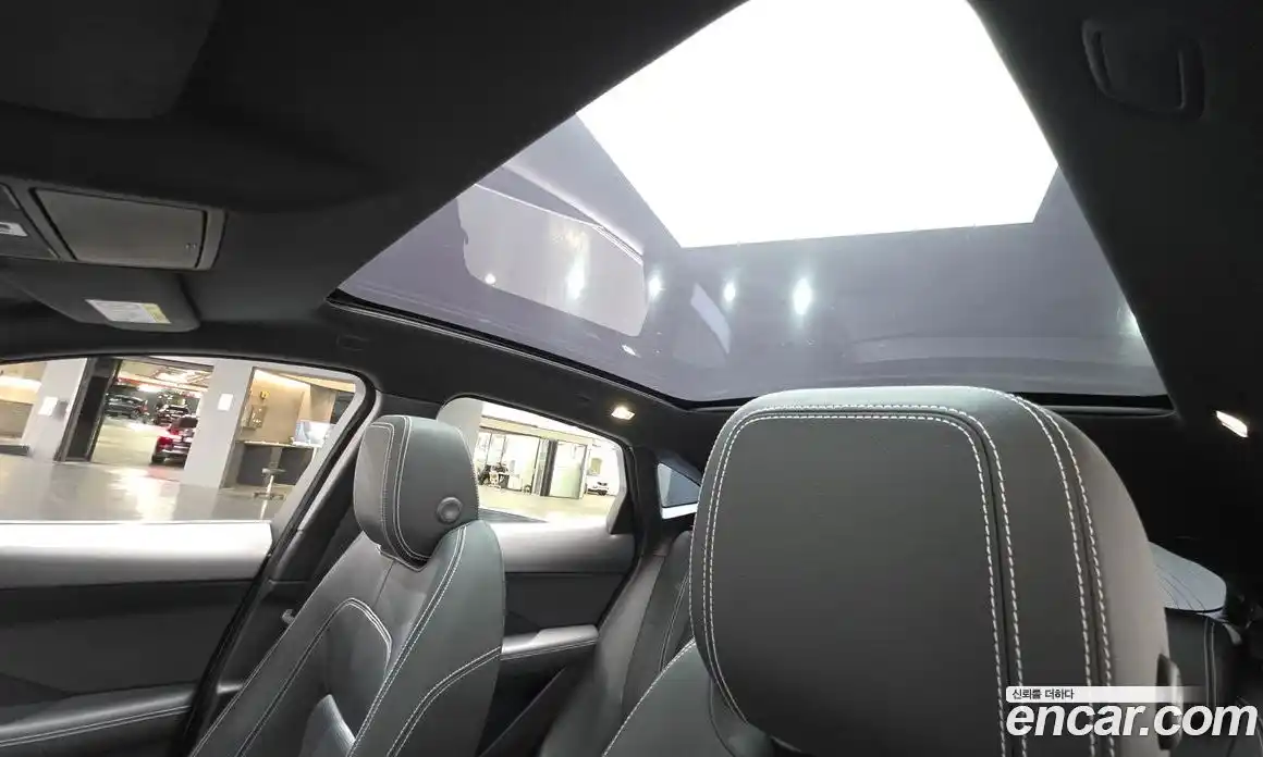 Jaguar E-Pace 2018 2.0 Автомат в Москве № 256048, фото 13