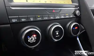 Jaguar E-Pace 2018 2.0 Автомат в Москве № 256048, миниатюра 7